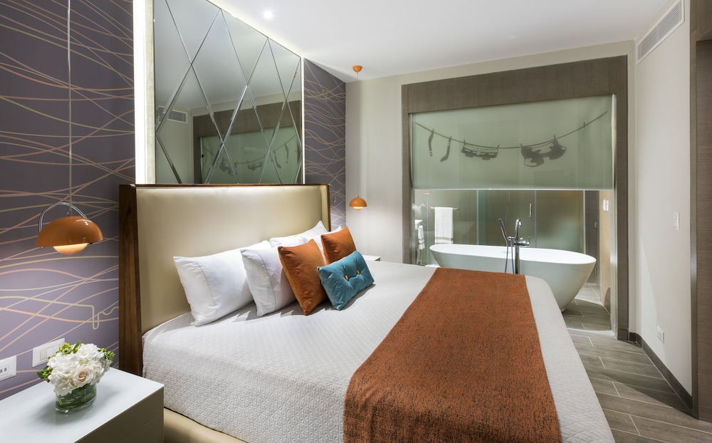 SWIM UP, FLAT, SUITE