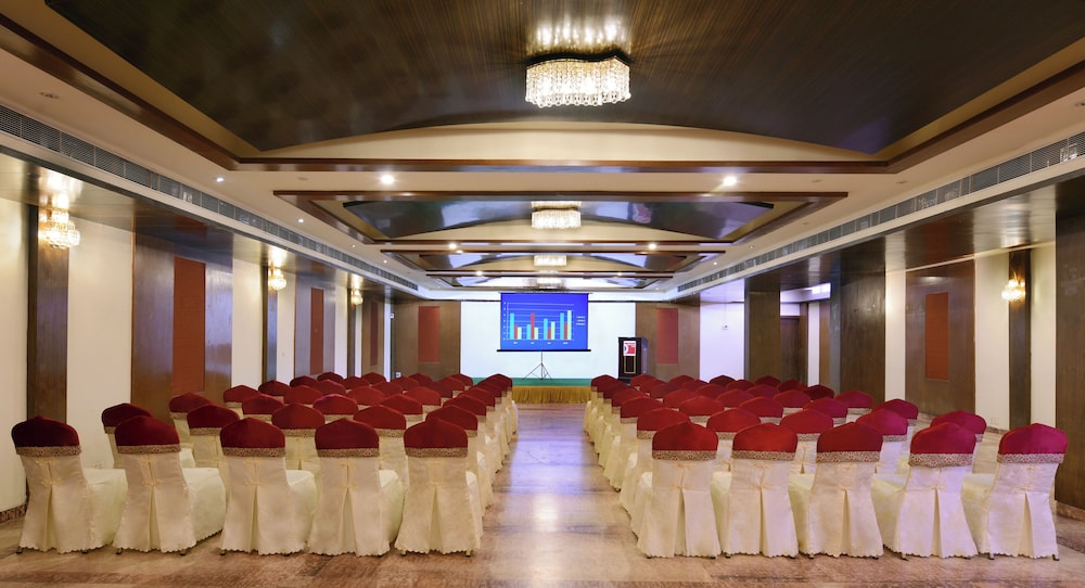 KESHAV CLARKS INN 20/21