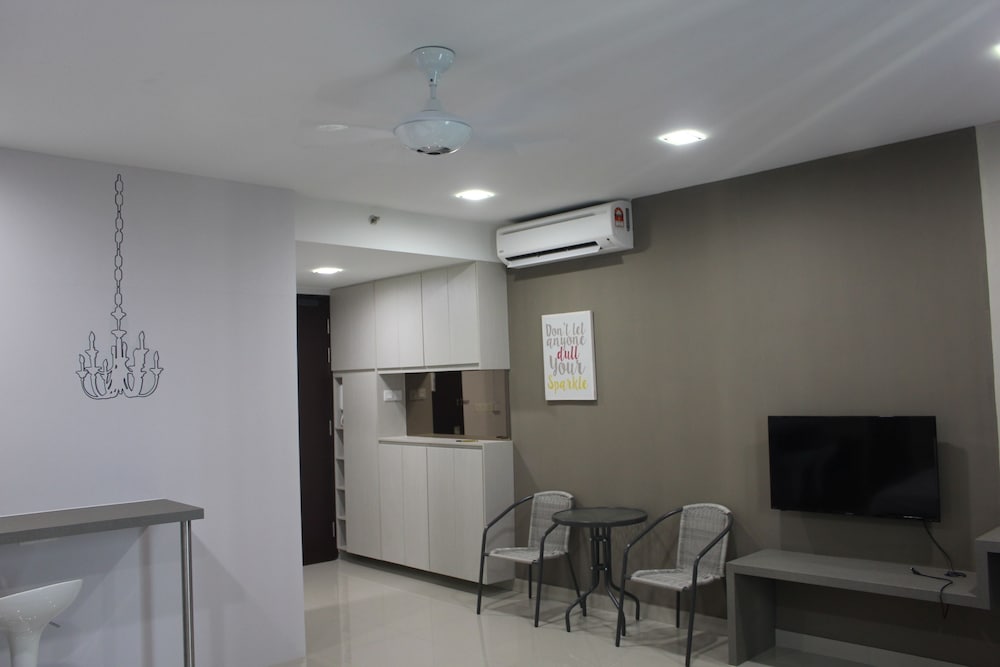 Dehouz – Trefoil Setia Alam Homestay 34/50