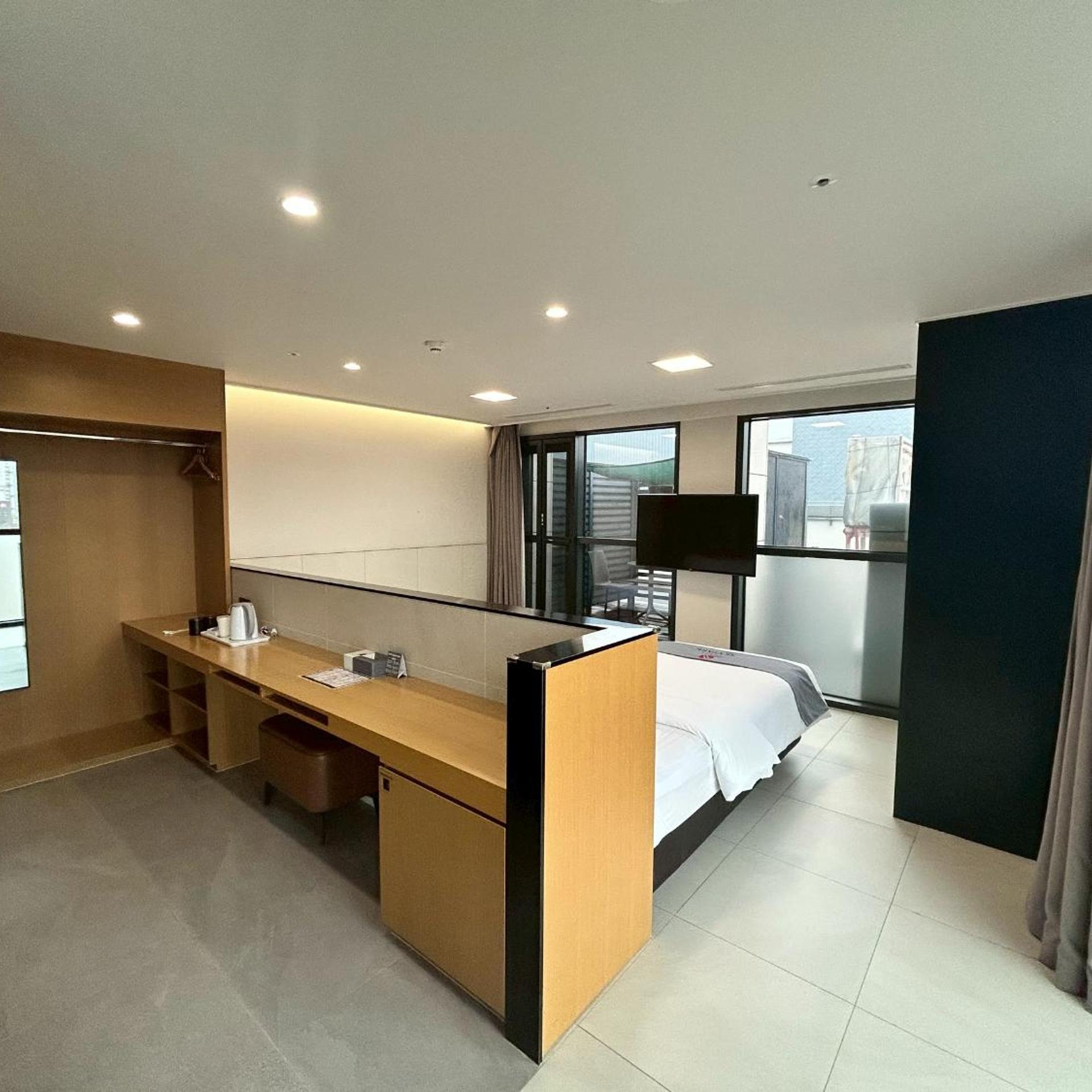 غرفة ديلوكس بشرفة، Hotel Skypark Daejeon I 10/10