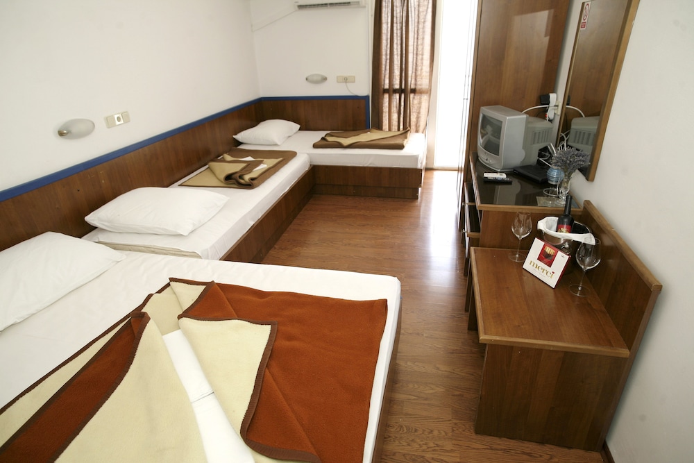 Beach Hotel Croatia 13/50