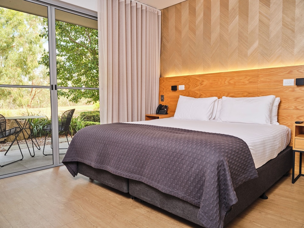 DELUXE, KING BED, TERRACE, ACCESSIBLE