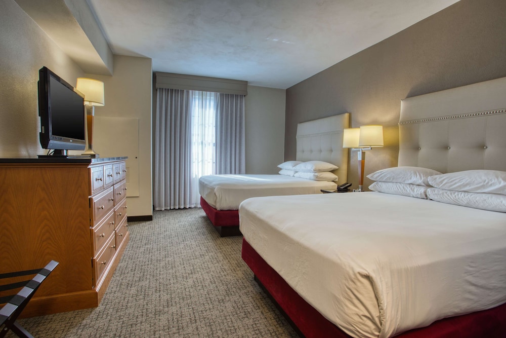 Drury Inn & Suites Near La Cantera Parkway 16/50