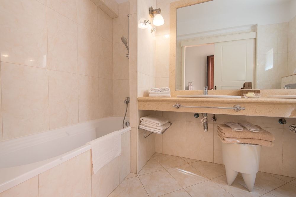 Myrties Boutique Apartments 50/50