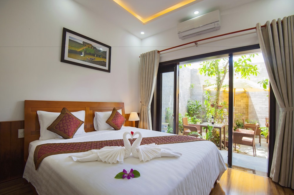 LUXURY, DOUBLE BED, GARDEN VIEW