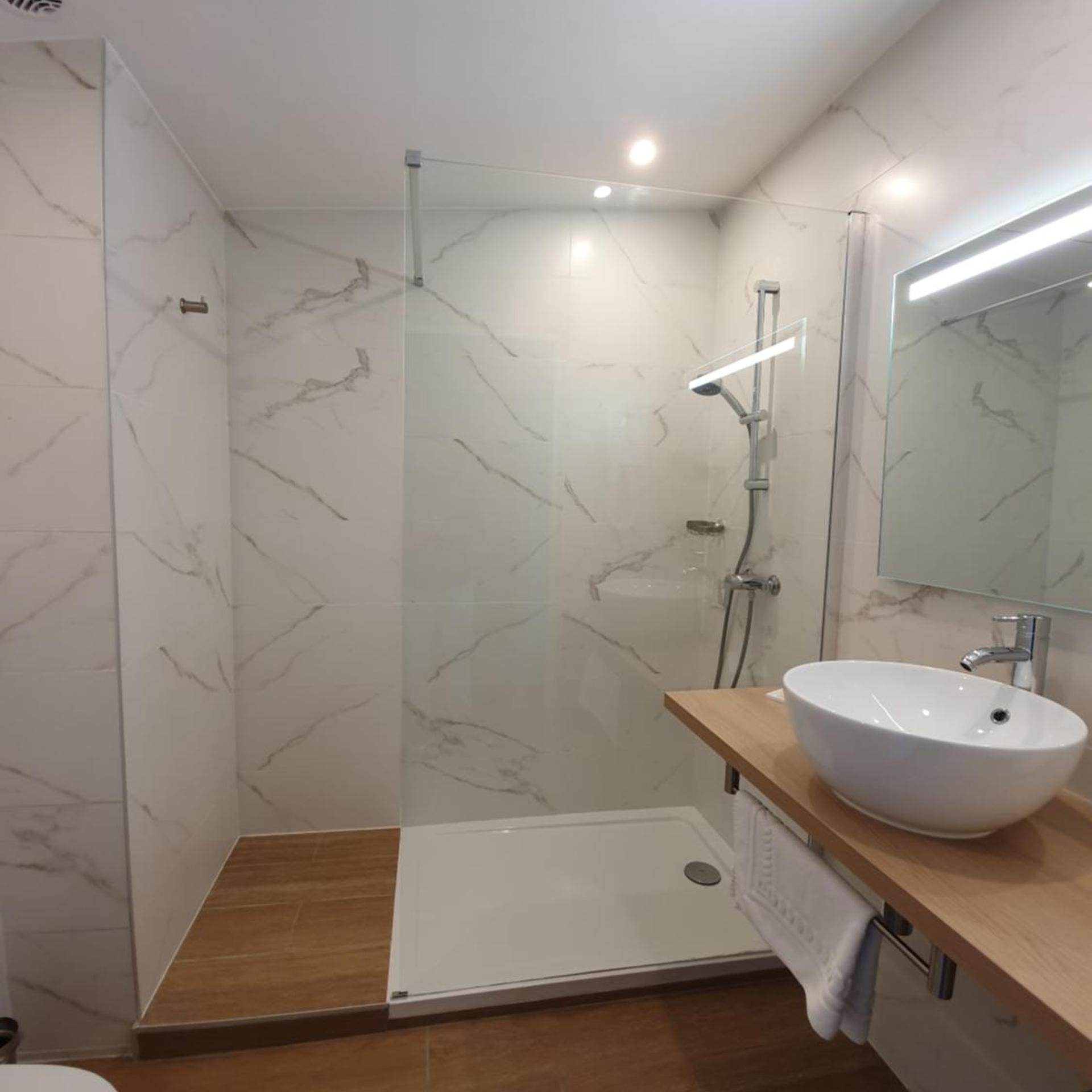 LOGIS HOTEL LE CLERMOTEL 20/21