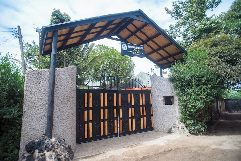 Arusha Giraffe Lodge 2/50