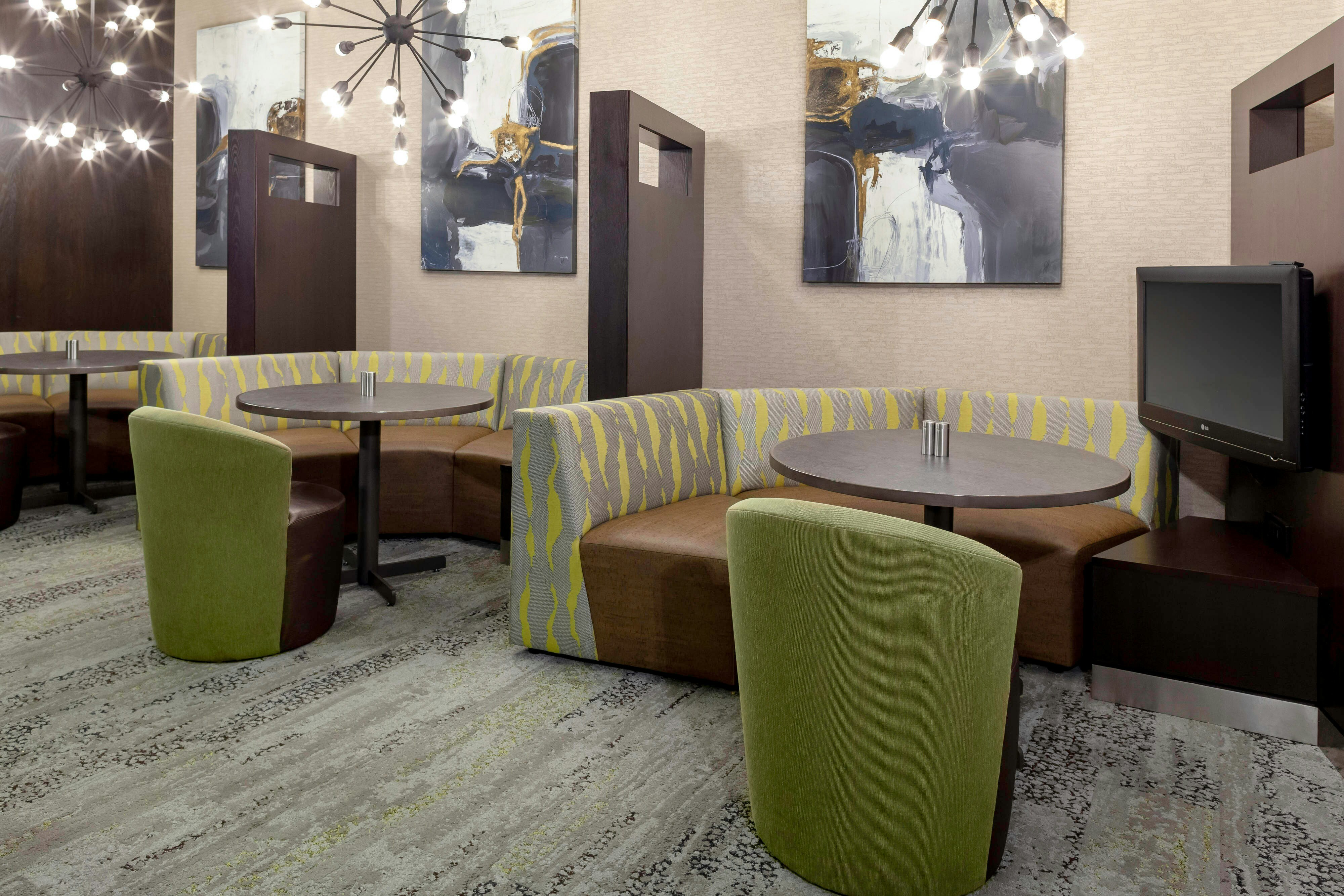 Courtyard By Marriott Downtown Memphis 11/27