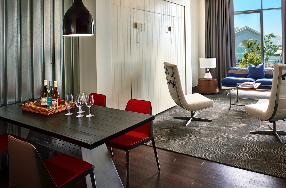 Hotel Zephyr 24/51