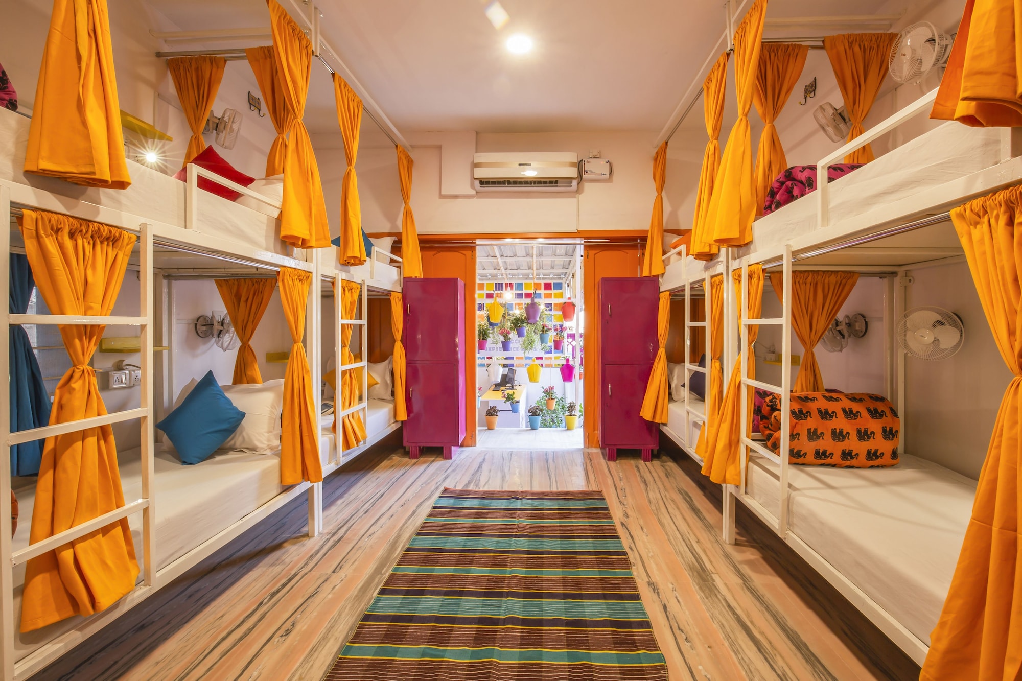 MIXED DORM, 10 BEDS, SHARED BATHROOM