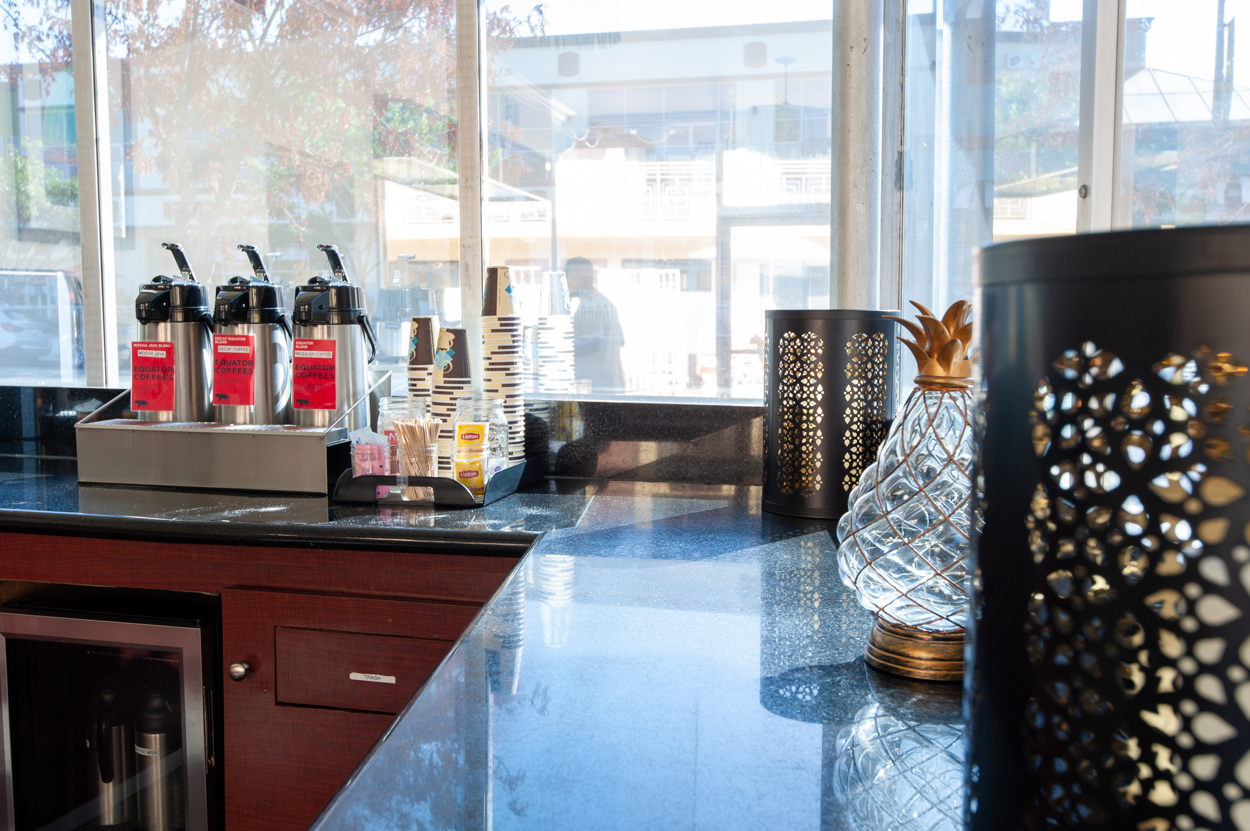 Studio City Court Yard Hotel 12/64