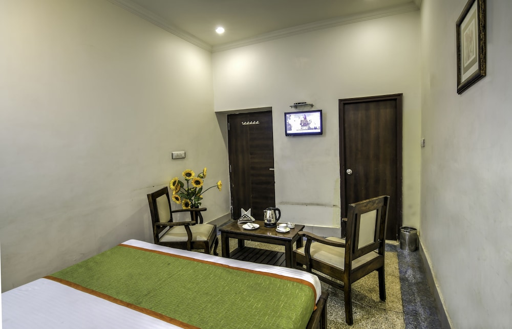 Shree Mohan Villas- Heritage Hotel 8/25
