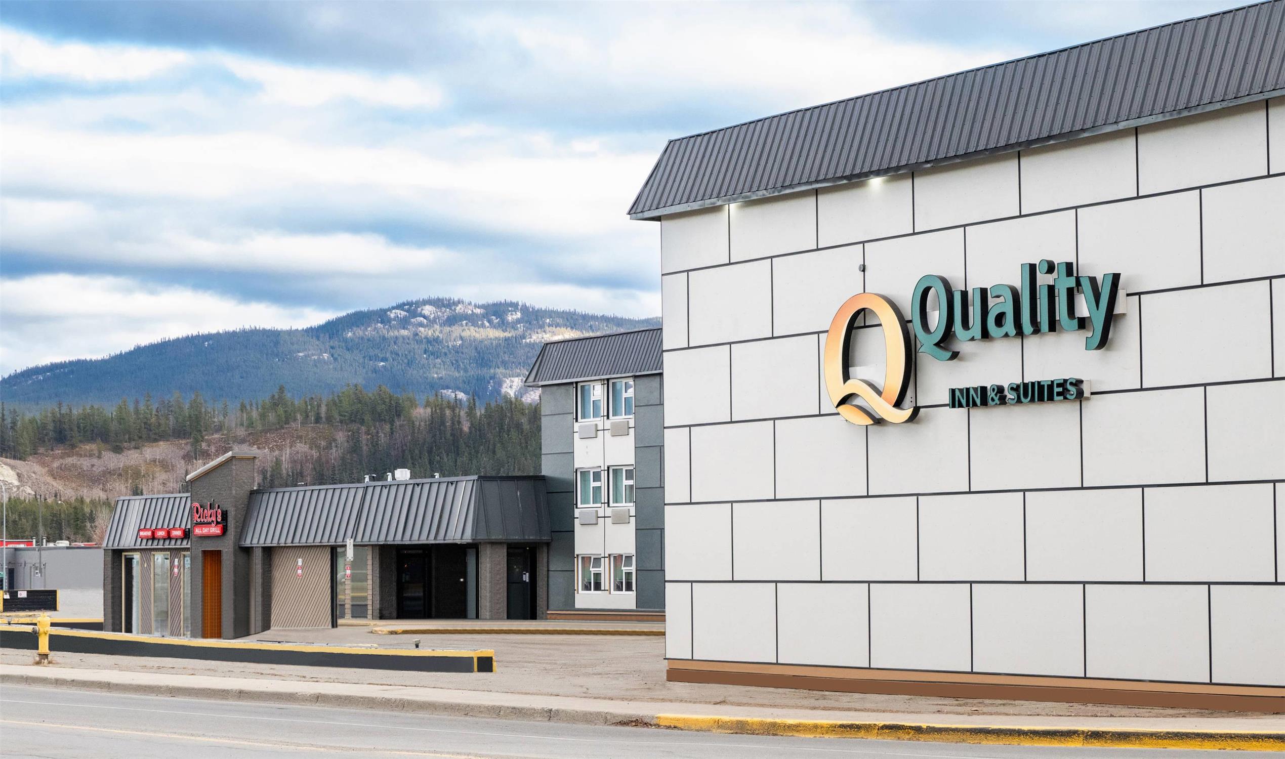 Quality Inn and Suites Whitehorse 3/4