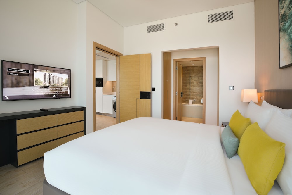 Millennium Executive Apartments Mont Rose 12/66
