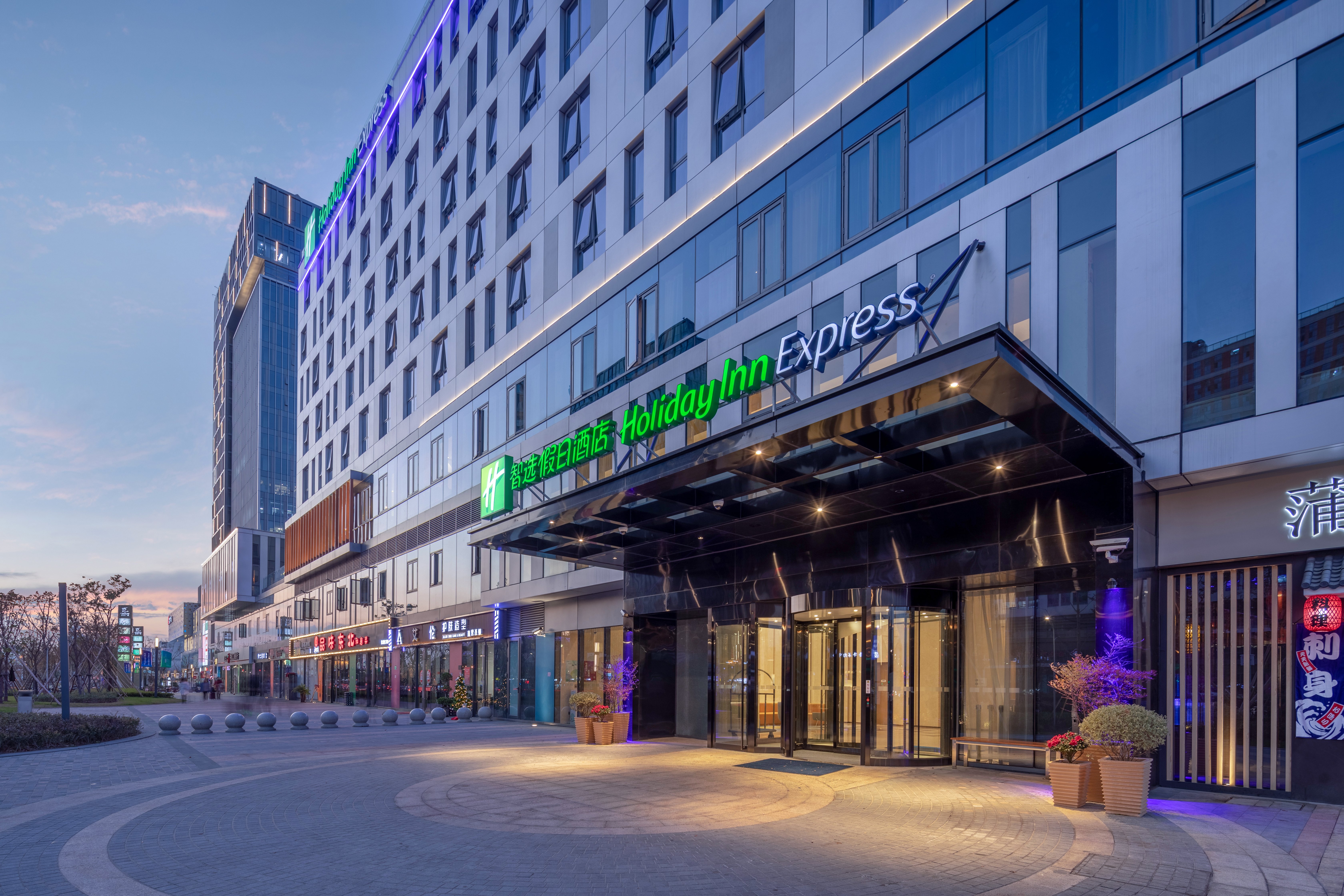 Holiday Inn Express Shanghai Huijin 4/24