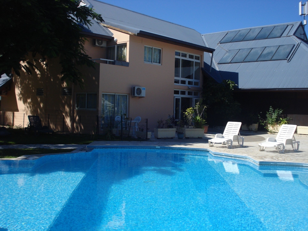 Hotel Hibiscus 11/75