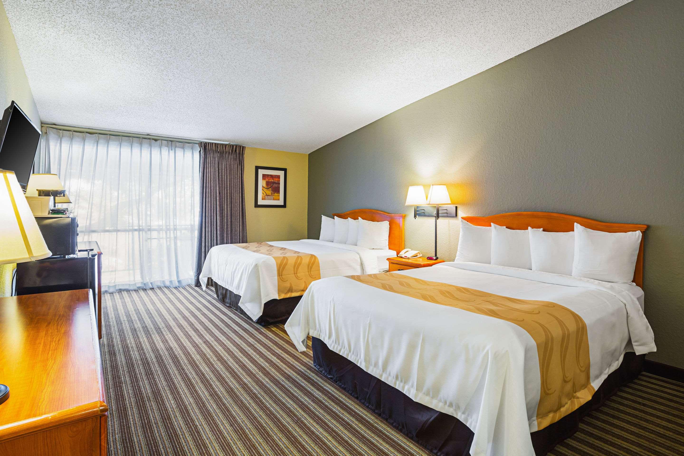 ROOM, KING BED