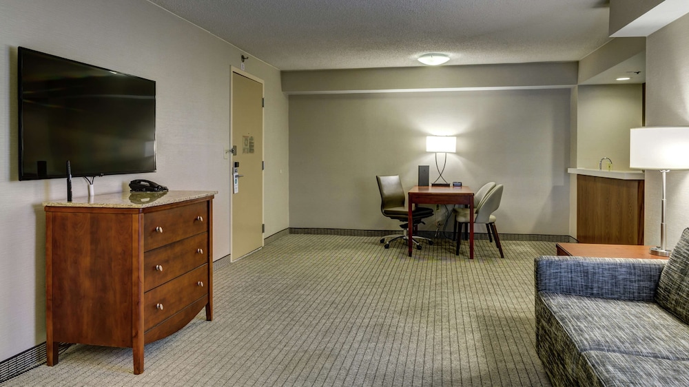 Embassy Suites By Hilton Cincinnati Rivercenter 36/53