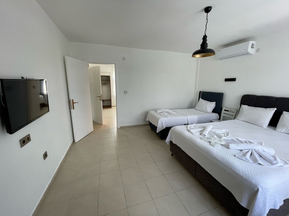 Parli Hotel 10/45