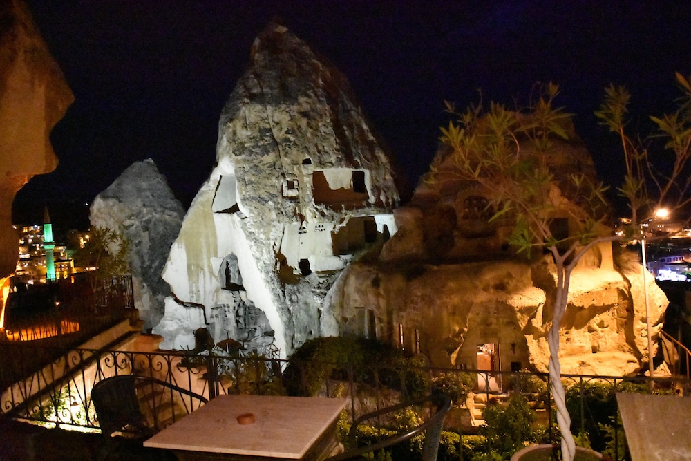 Amber Cave Suites photo2