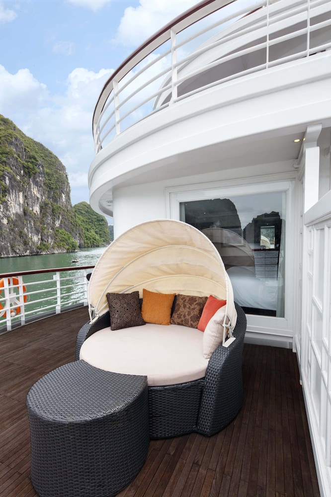Paradise Grand Cruise – Lan Ha Bay 48/65