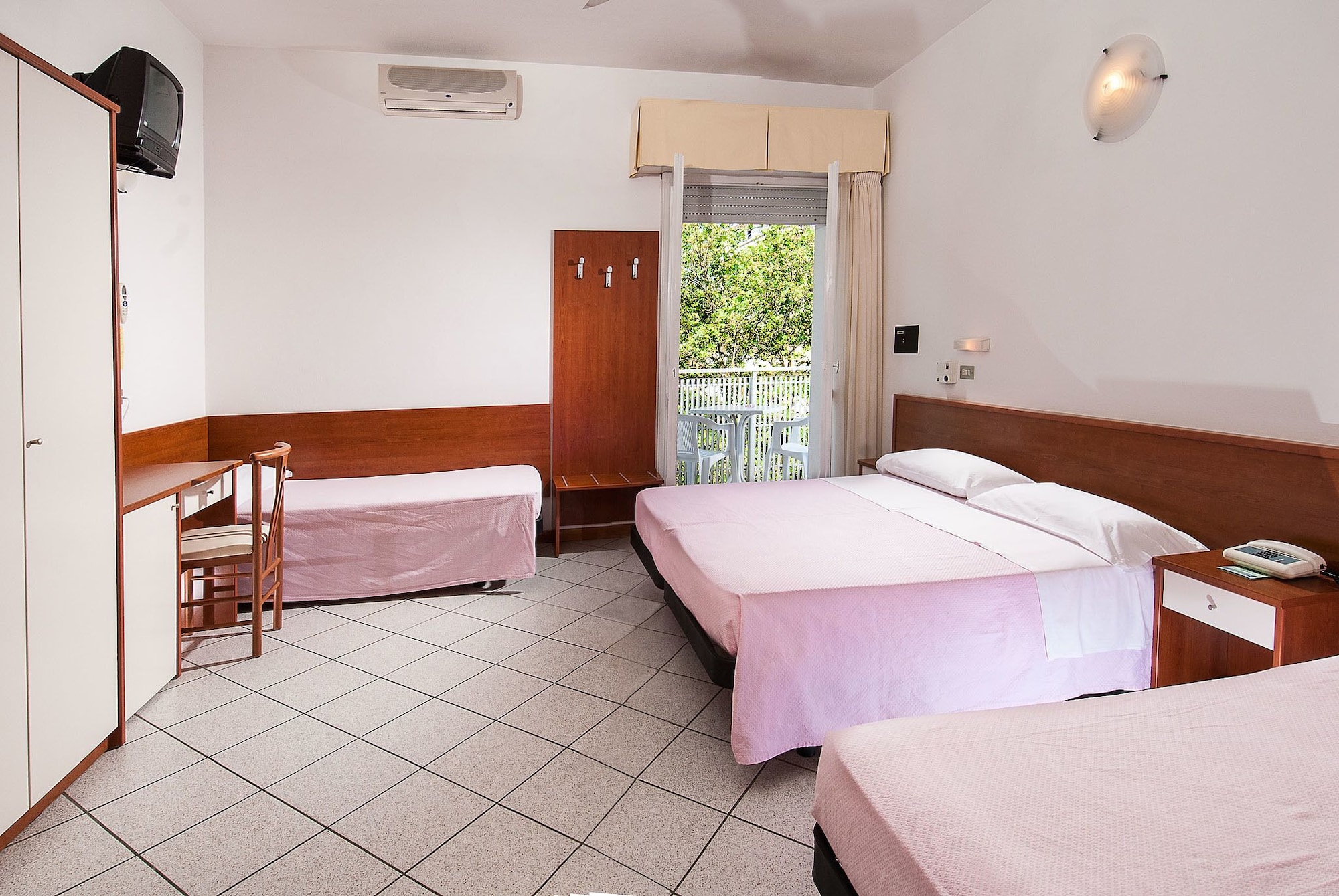 STANDARD, DOUBLE OR TWIN BED, ANNEX