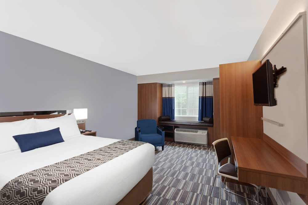 Microtel Inn & Suites By Wyndham Windham 5/41