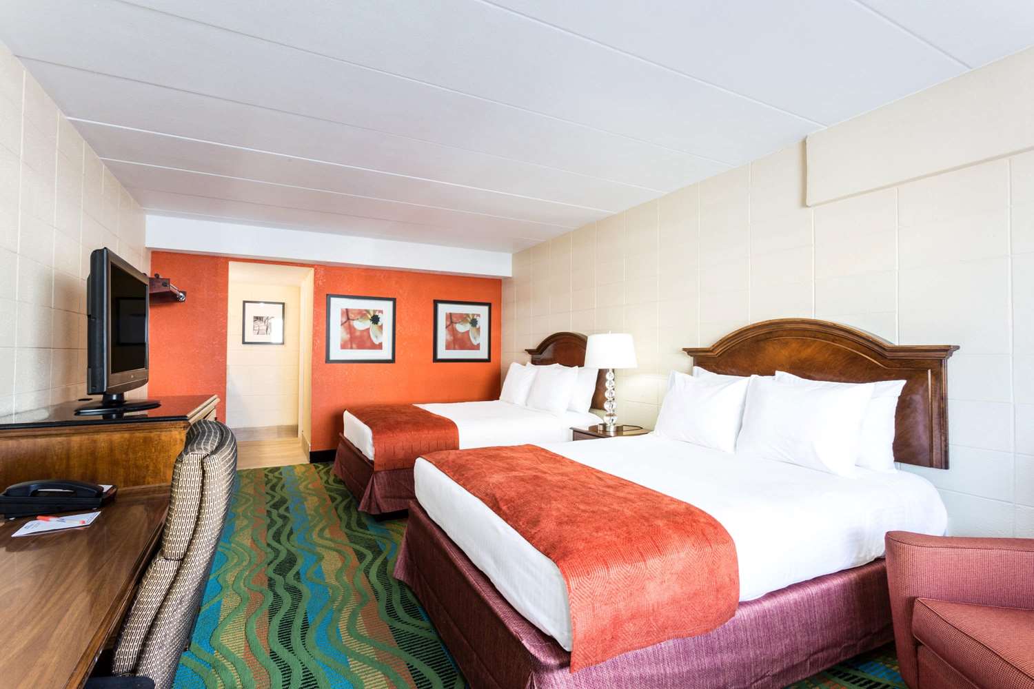 Howard Johnson by Wyndham Virginia Beach At The Beach 13/24