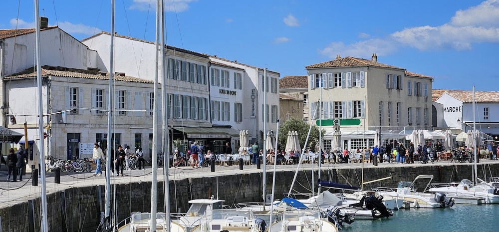 Hotel Du Port 43/50