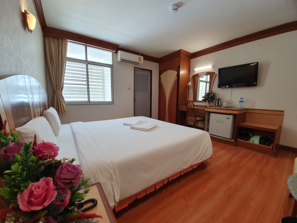 Sakol Hotel 24/65