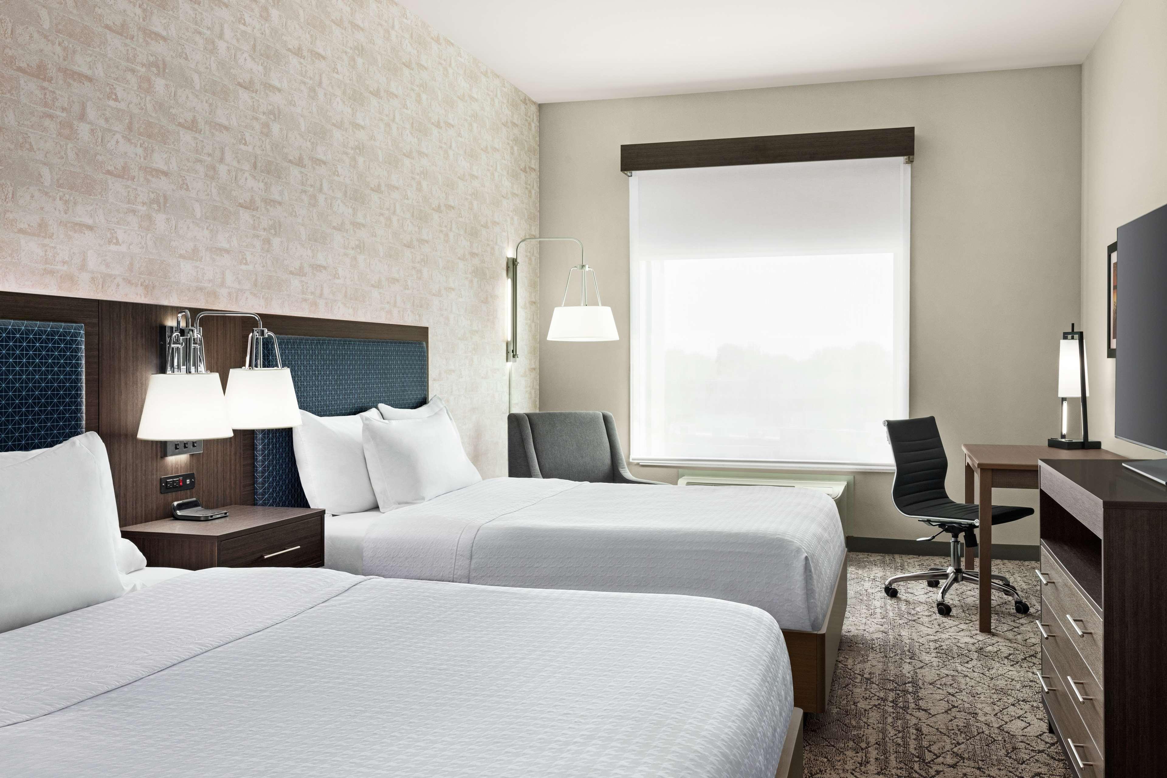 1 BEDROOM, SUITE, 2 QUEEN BEDS