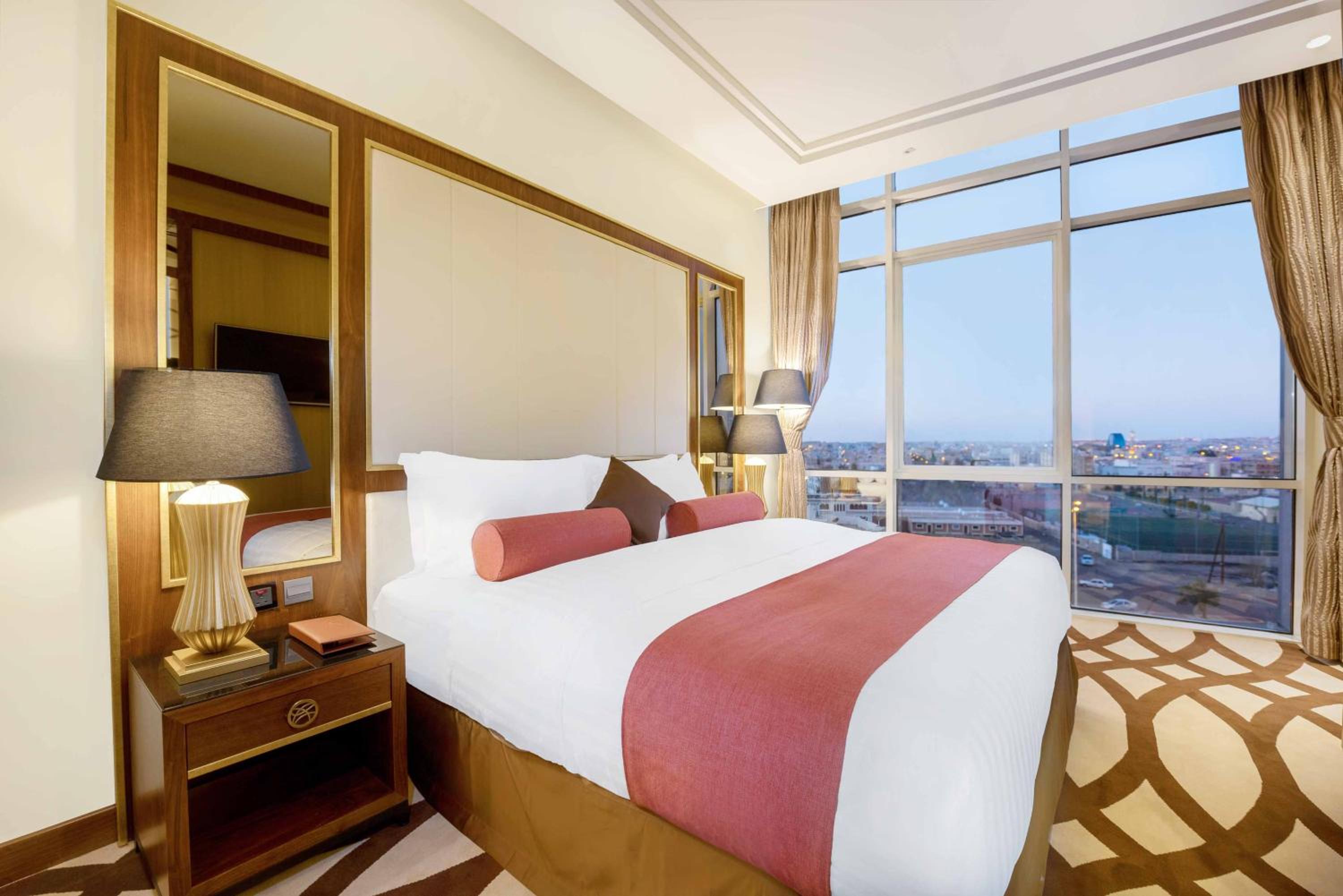 Amber Room، فندق بيات(Bayat Hotel) 4/7