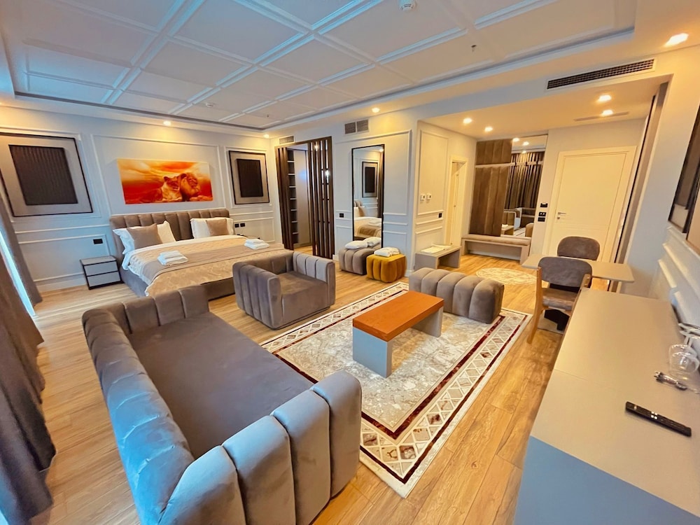 Royal East Resort 43/64