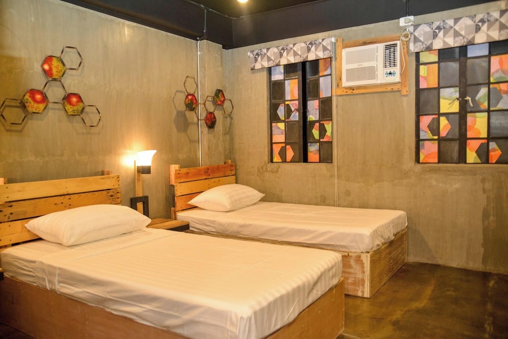 Bhive Hotel 12/42