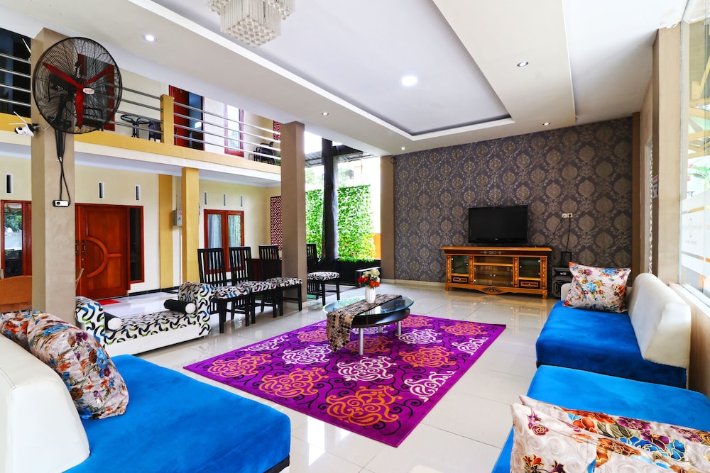 Ombey Guest House by ZUZU 18/20