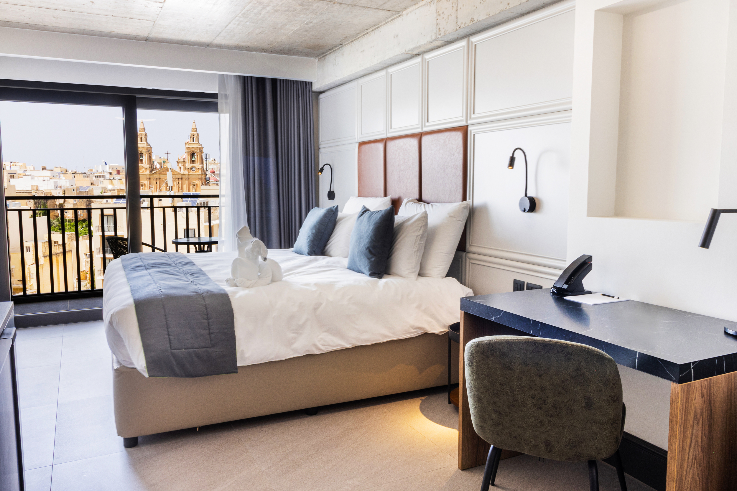 غرفة سوبيريور بسرير مزدوج أو سريرين منفصلين بإطلالة على المدينة، The Londoner Hotel Sliema 2/2