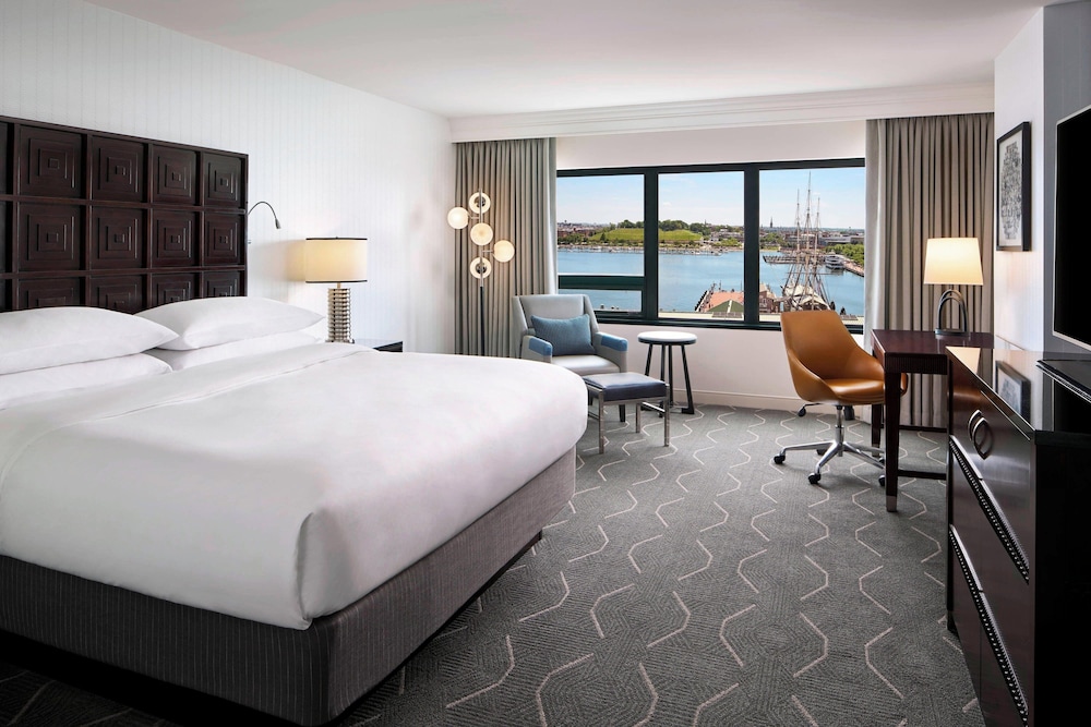 Room at RENAISSANCE HARBORPLACE HOTEL, BALTIMORE - MD
