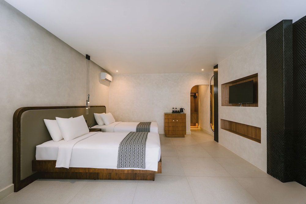 PLUS, DELUXE, TWIN BEDS