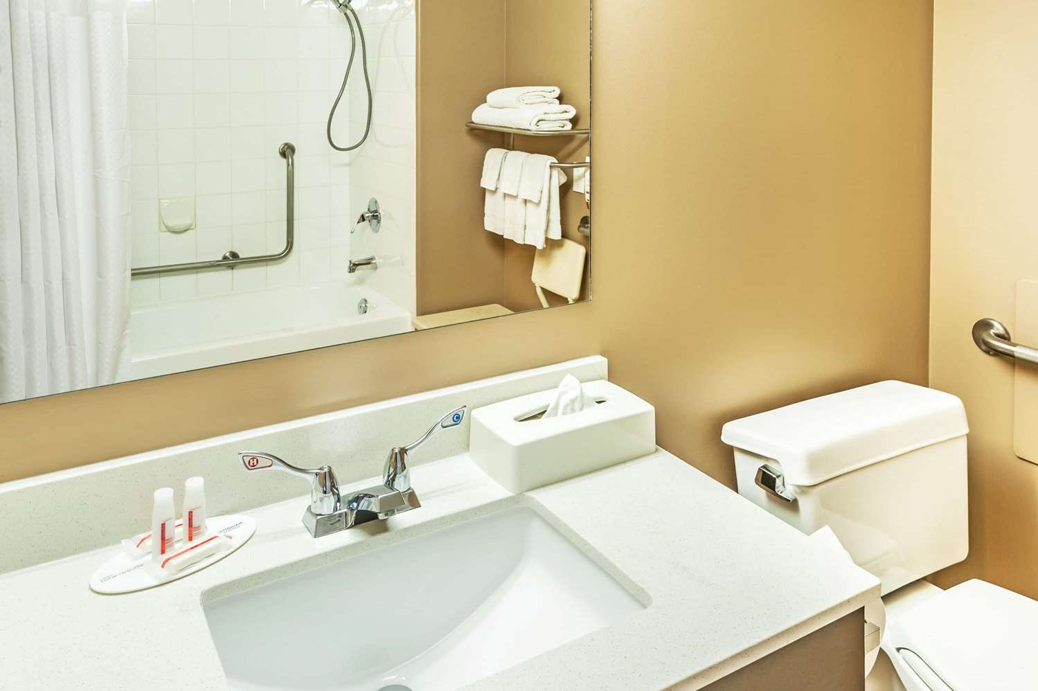 Super 8 by Wyndham Calgary Airport 23/24