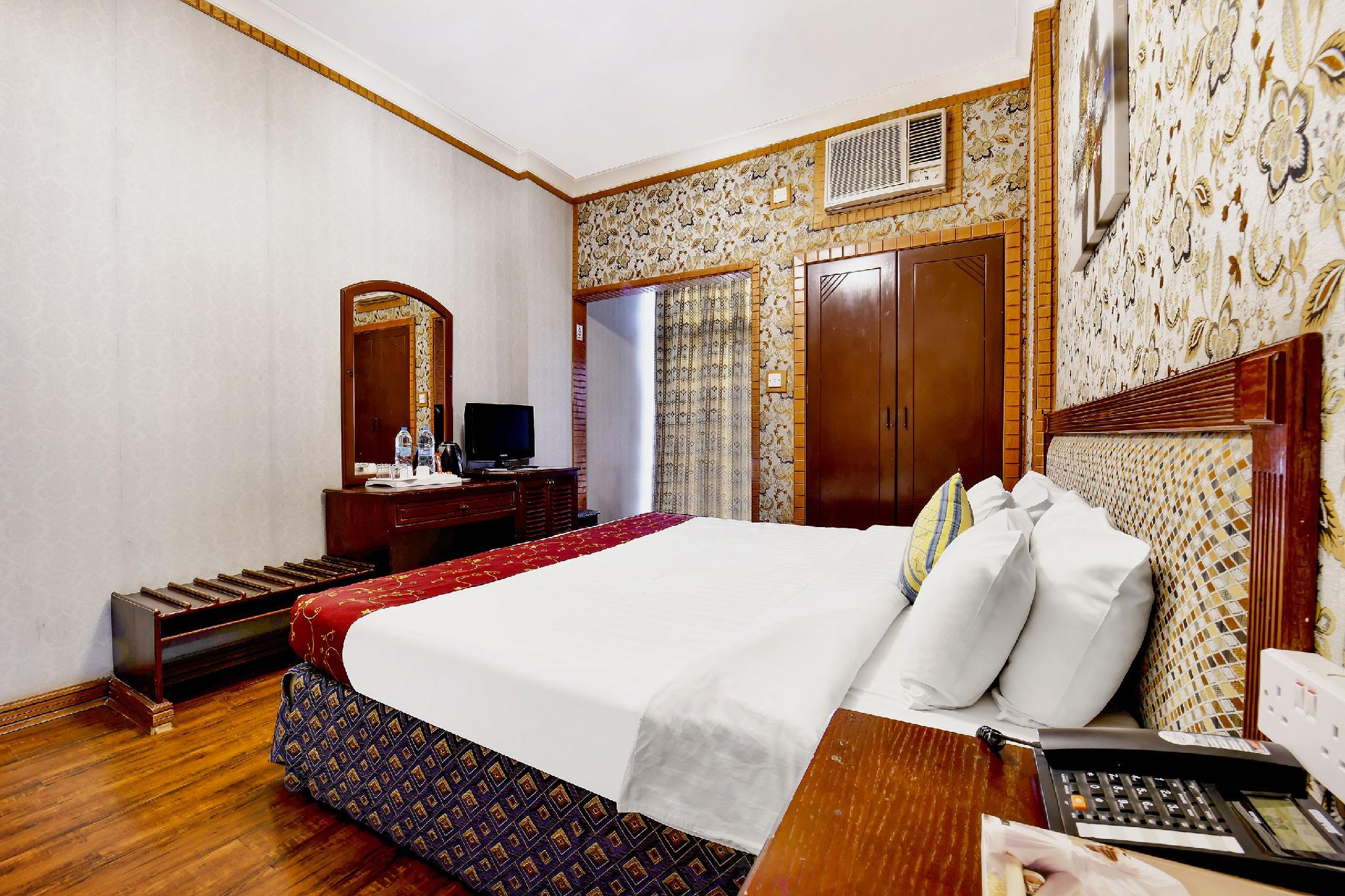 DELUXE, KING BED