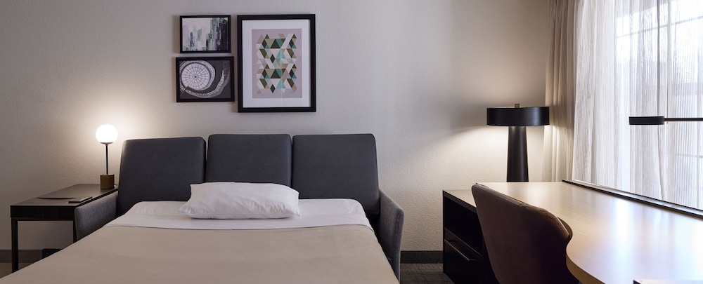 STUDIO, KING BED, SOFA, ACCESSIBLE