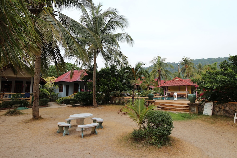 Lanta Villa Resort 55/58