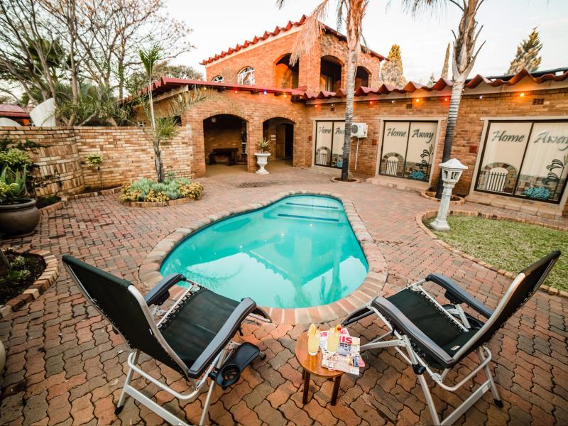 Home Away Guest House 32/34