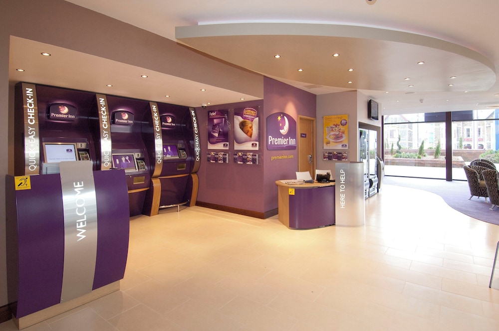 Premier Inn Cardiff City Centre Queen Street 12/60