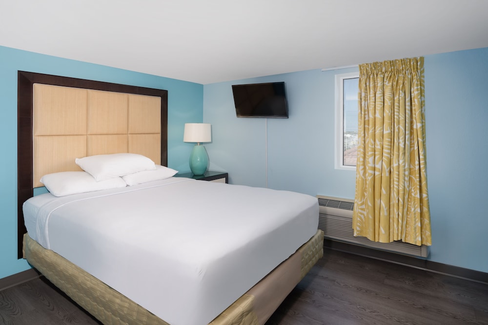 DELUXE, SUITE, KING BED, OCEAN FRONT, SOFA