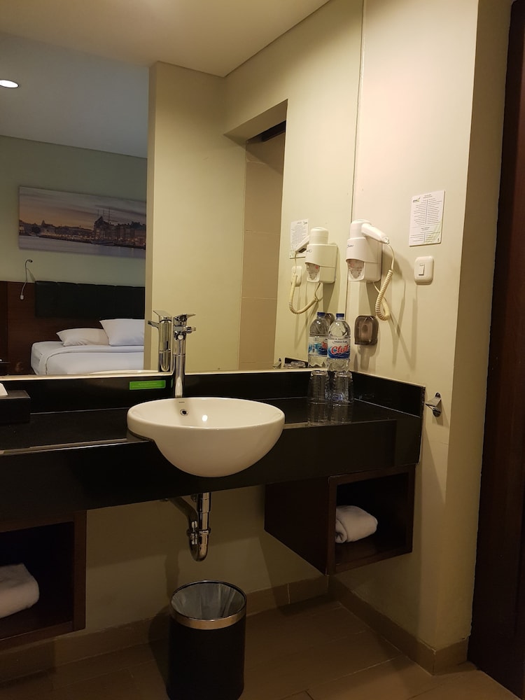 PrimeBiz Hotel Karawang 27/27