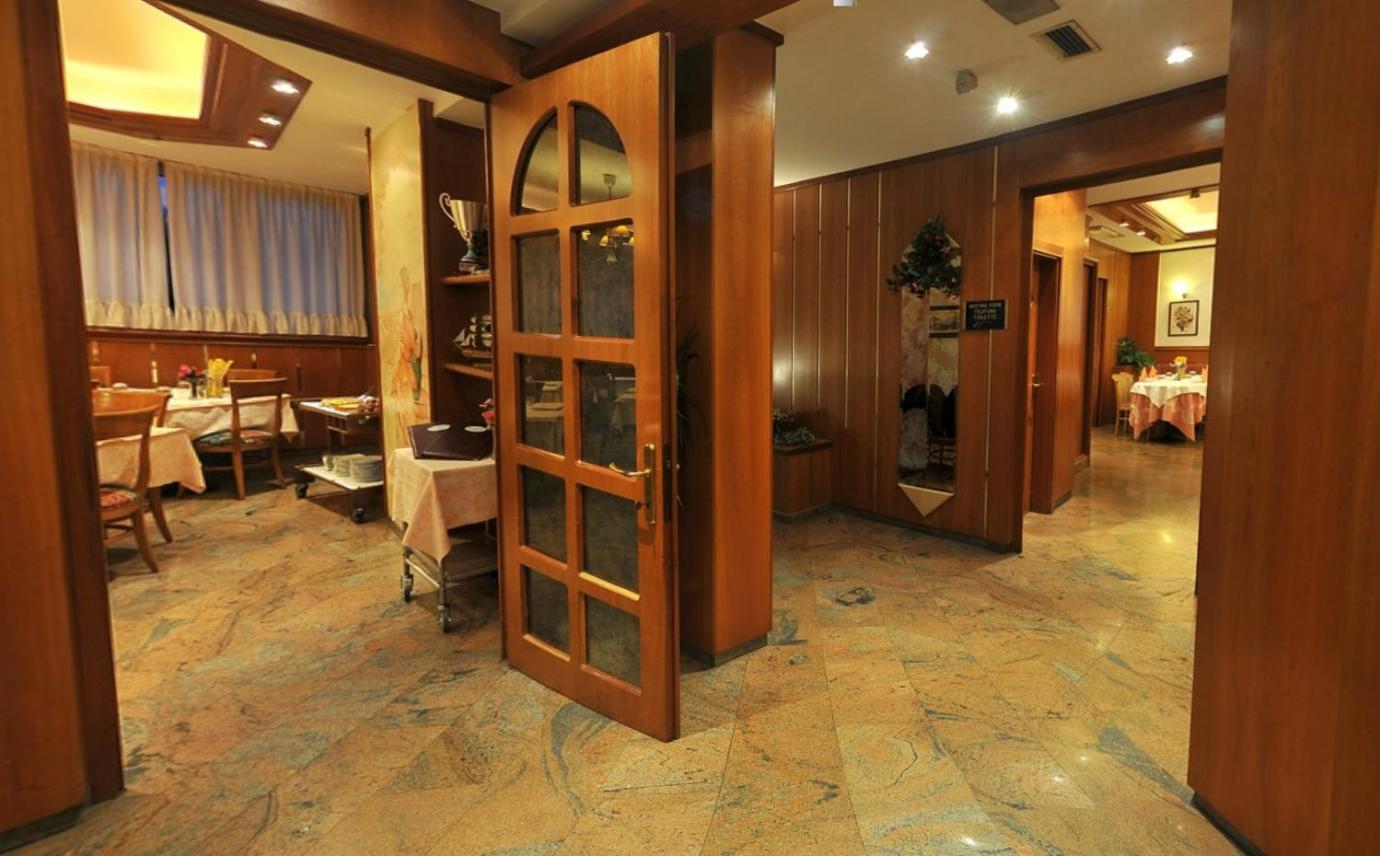 Hotel Vela 34/43