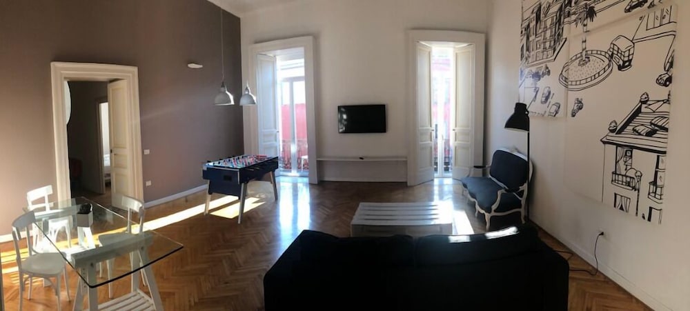 Piazza Bellini 33/63