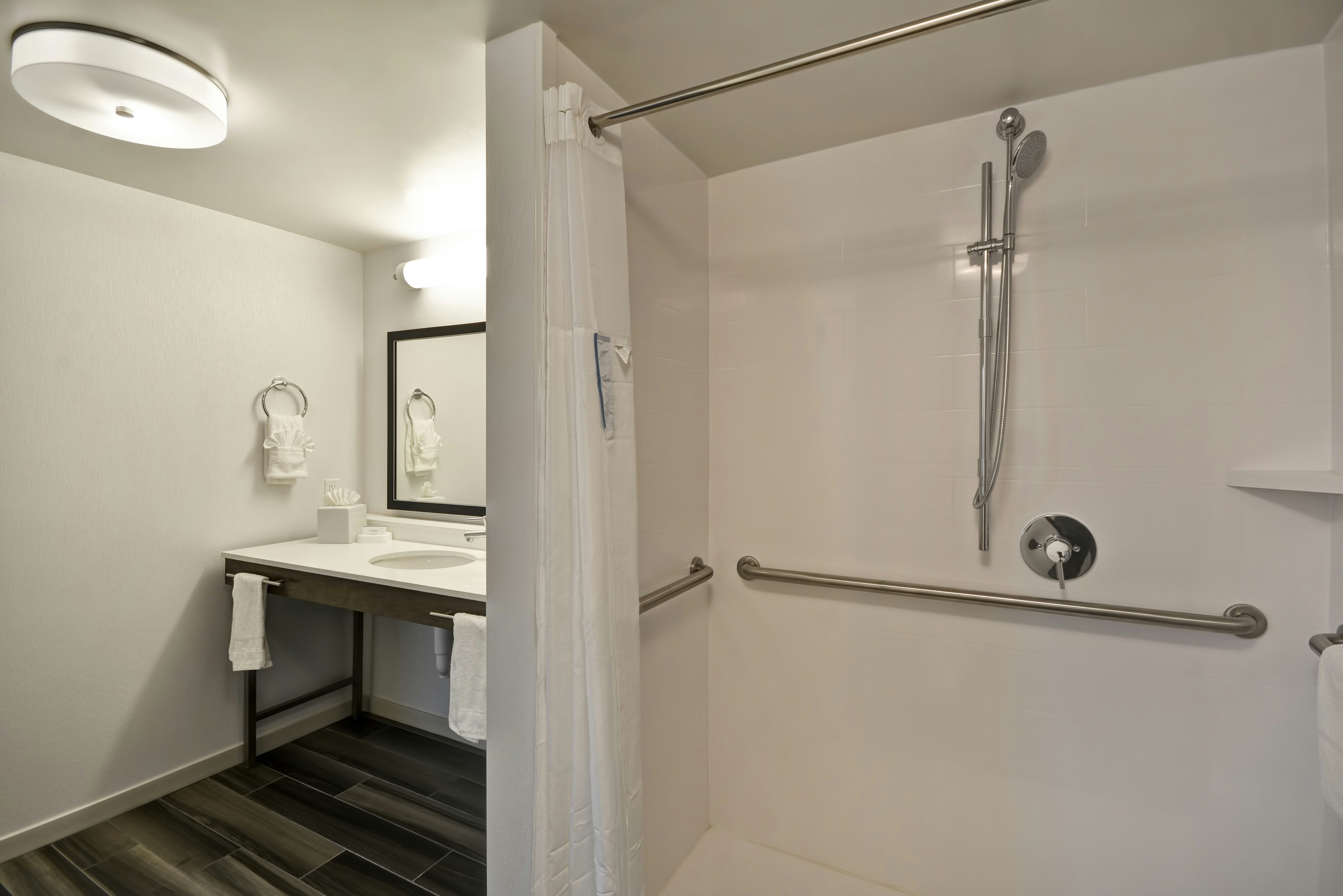 استوديو بسرير كينج لذوي الإعاقة، Hampton Inn And Suites Los Angeles Burbank Airport 2/2