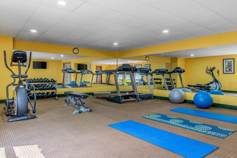 Quality Inn & Suites Bedford West IN 24/40